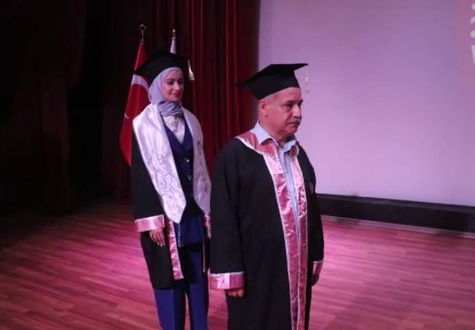 63 yaşında 8. Üniversite diplomasını birincilikle aldı 10